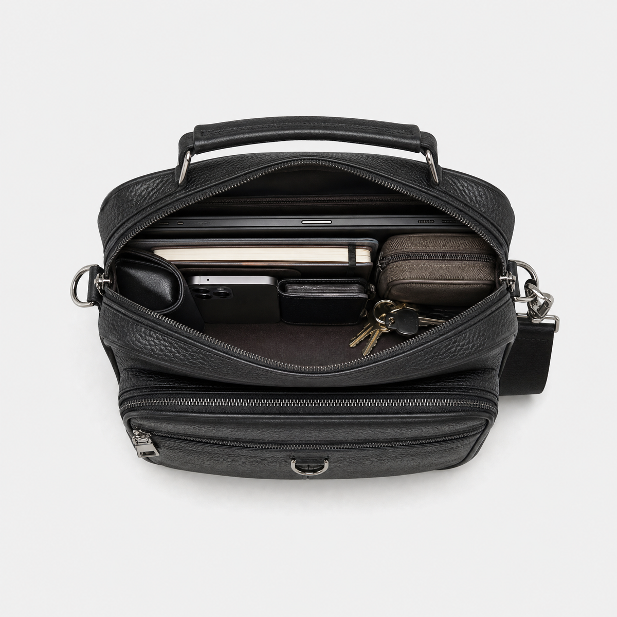 Sacoche Bandouliere Homme Cuir, coloris Noir Metal, sac ouvert avec effets personnels