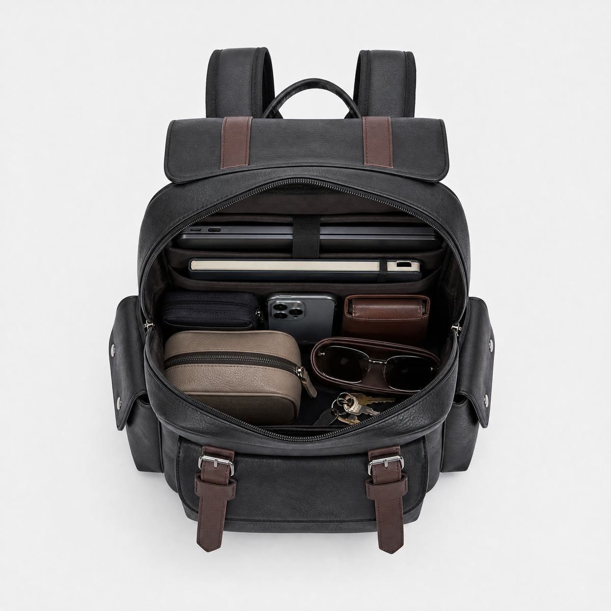 Sac a Dos Homme en Cuir, coloris Noir, sac ouvert avec effets personnels
