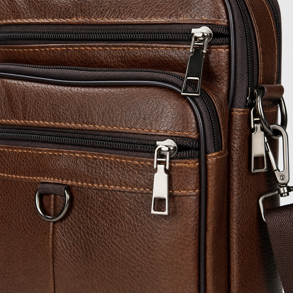 Sacoche Bandouliere Homme Cuir, coloris Marron Metal, detail couture et finition