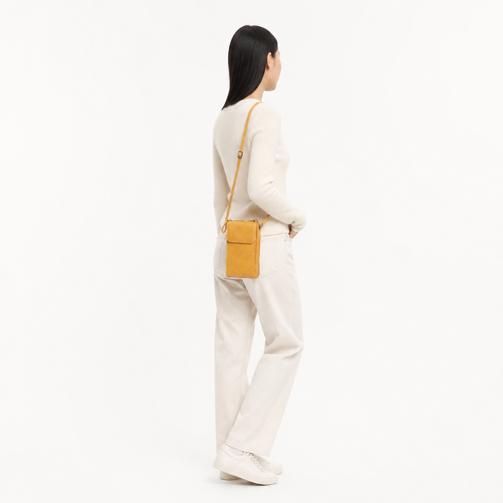 Pochette Bandoulière Téléphone, coloris Jaune, porté par un mannequin