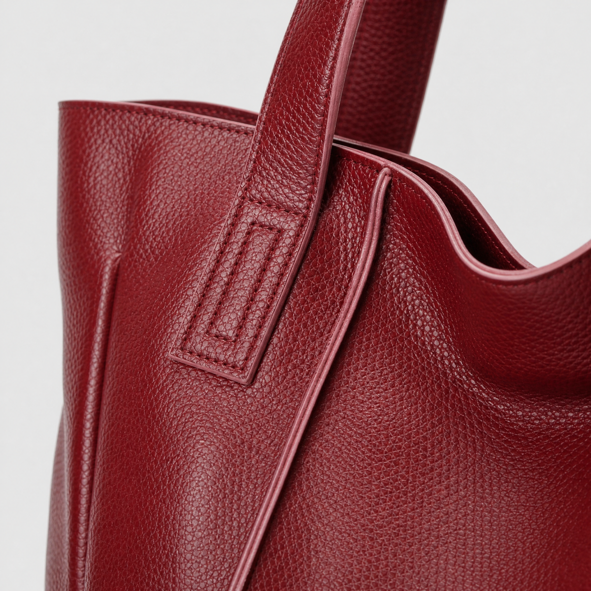 Sac Cabas Cuir Souple Grand Format, coloris Bordeaux, detail couture et finition