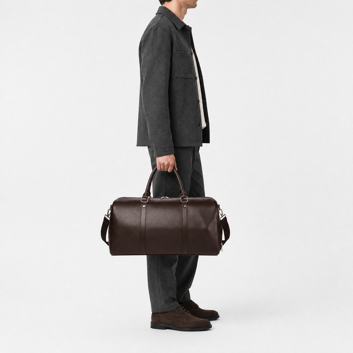 Sac de Voyage Simili Cuir Homme, coloris Marron, mannequin en situation