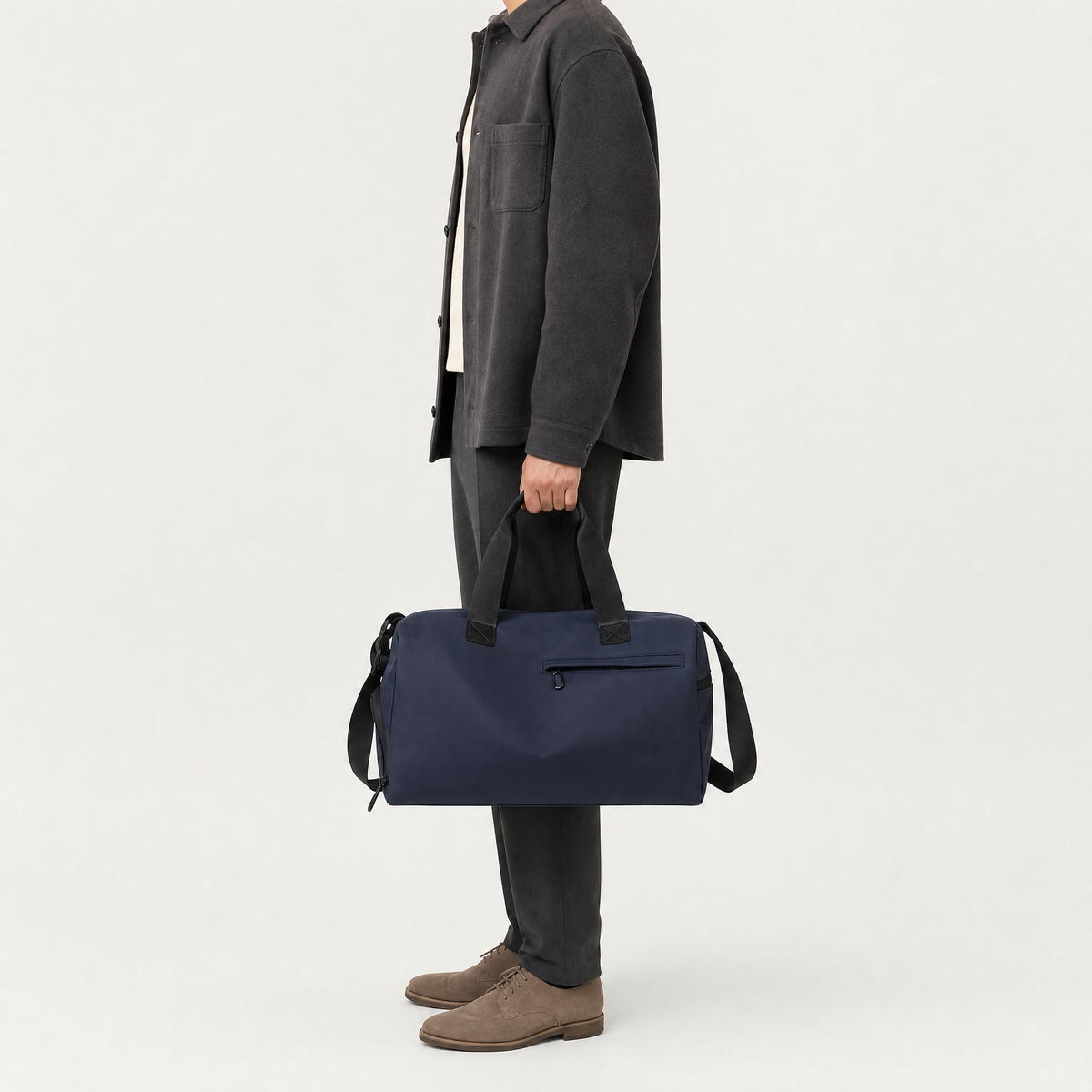 Sac de Voyage Etanche, coloris Bleu, mannequin en situation