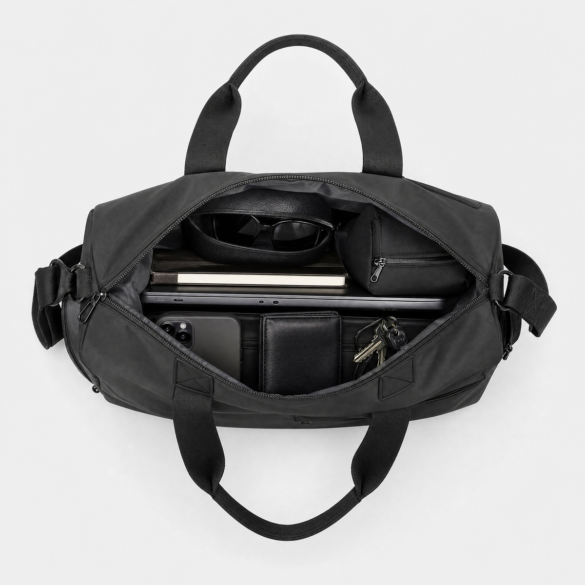 Sac de Voyage Etanche, coloris Noir, sac ouvert avec effets personnels