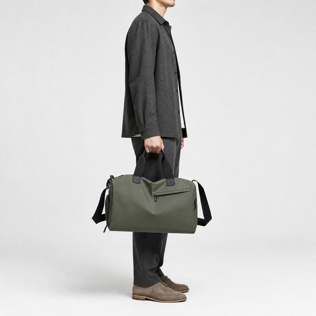 Sac de Voyage Etanche, coloris Vert, mannequin en situation