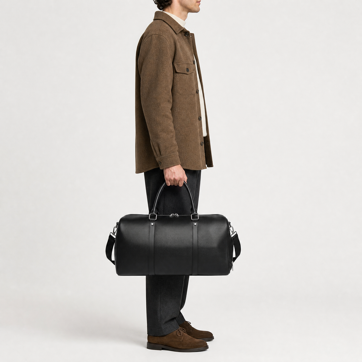 Sac de Voyage Simili Cuir Homme, coloris Noir, mannequin en situation
