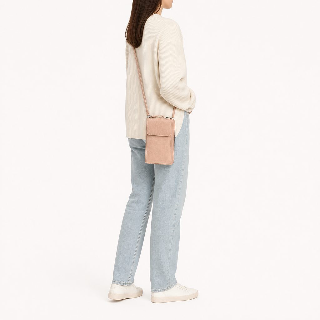 Pochette Bandoulière Téléphone, coloris Rose, porté par un mannequin