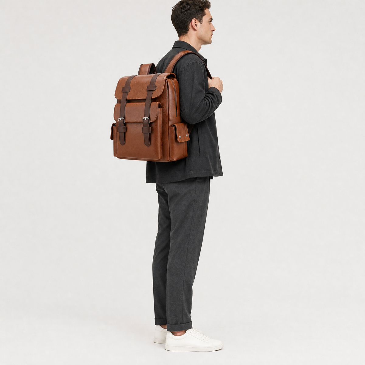 Sac a Dos Homme en Cuir, coloris Marron, mannequin en situation