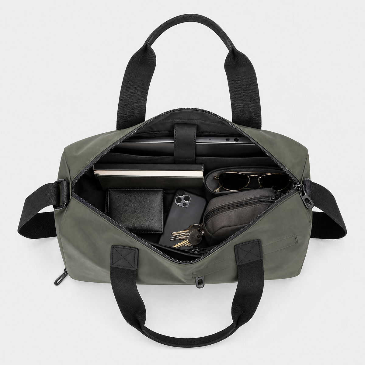 Sac de Voyage Etanche, coloris Vert, sac ouvert avec effets personnels