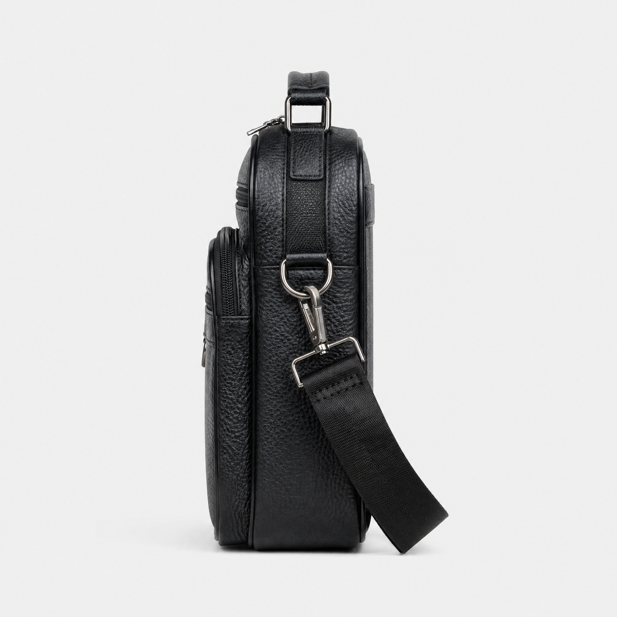 Sacoche Bandouliere Homme Cuir, coloris Noir Metal, vue de profil