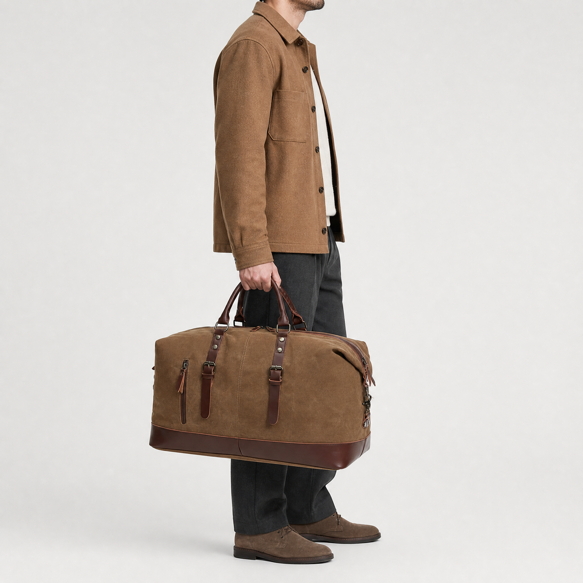 Sac de Voyage Homme Cuir Synthetique Vintage, coloris Cafe, mannequin en situation