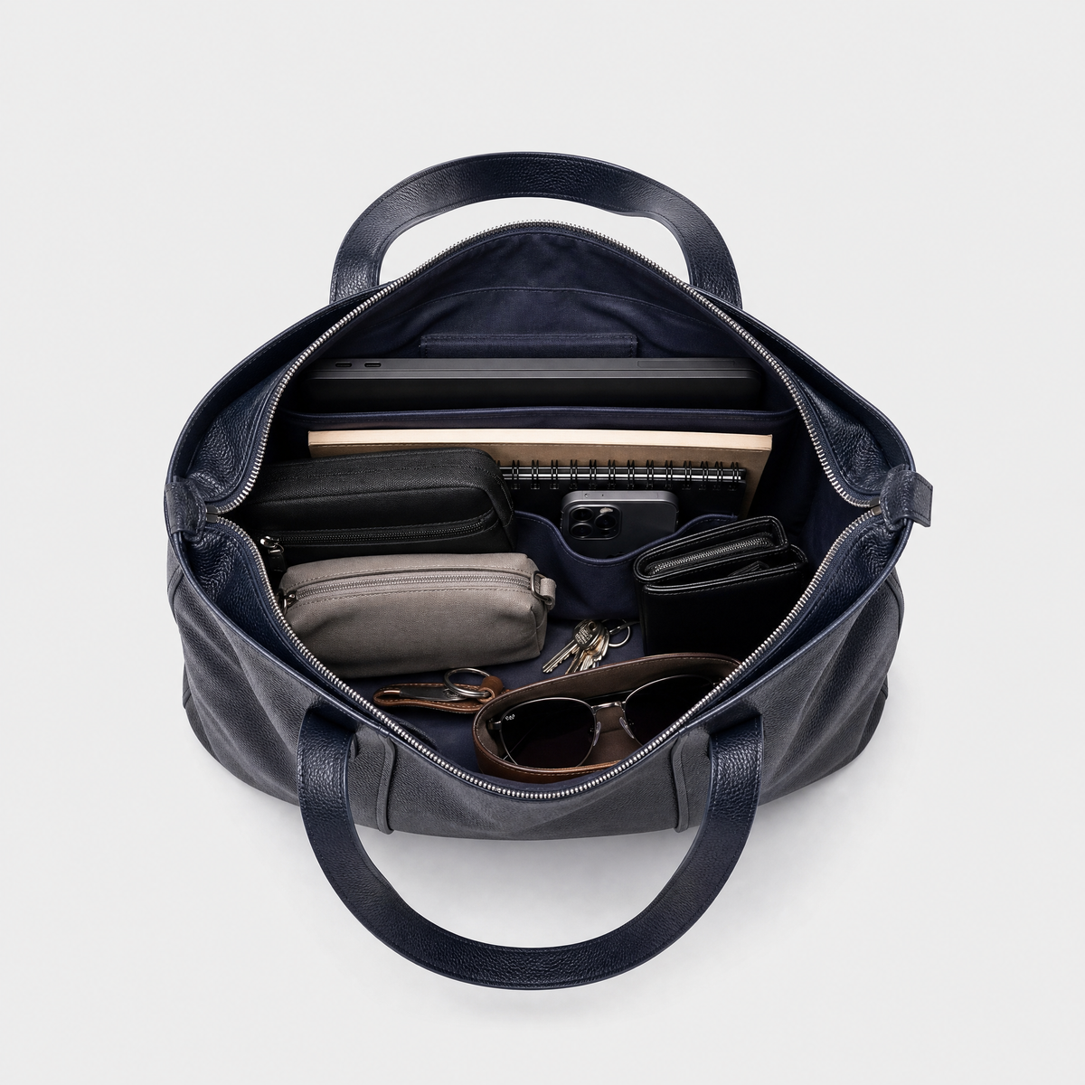 Sac Cabas Cuir Souple Grand Format, coloris Bleu, sac ouvert avec effets personnels