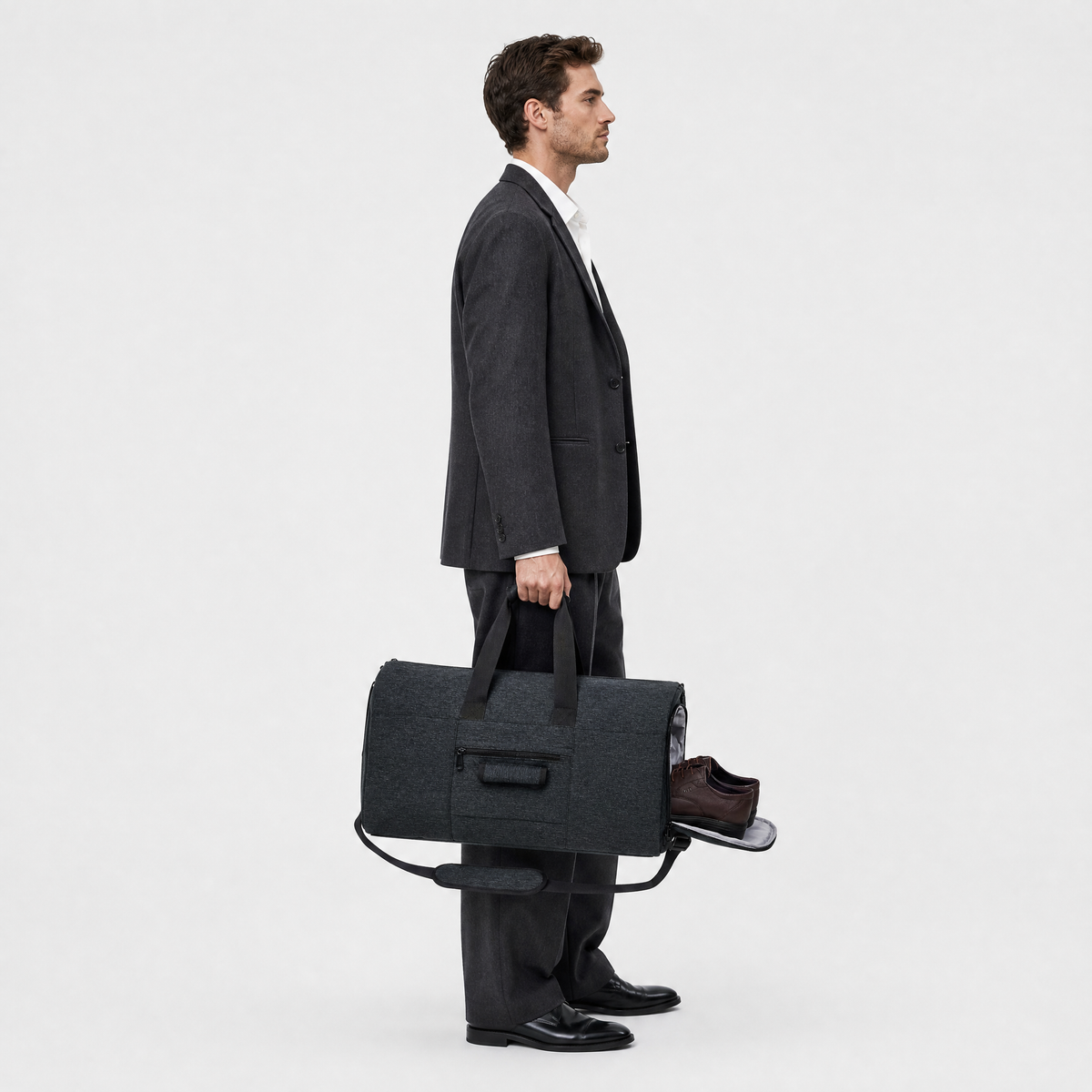 Sac pour Costume Homme, coloris Noir, porté par un mannequin
