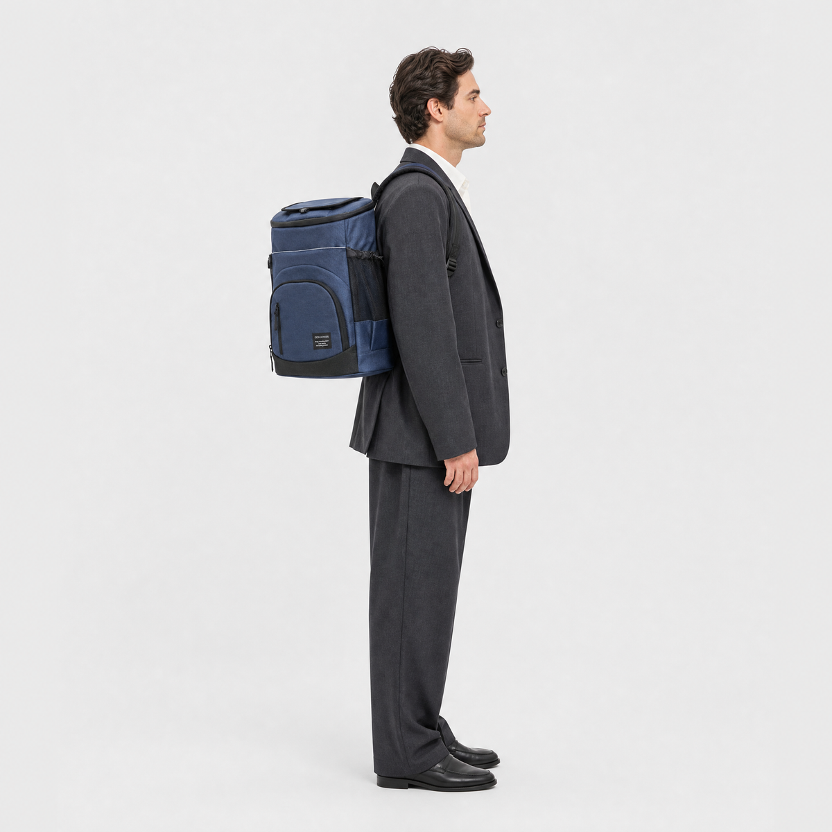Sac à Dos Isotherme 30L, coloris Bleu, porté par un mannequin