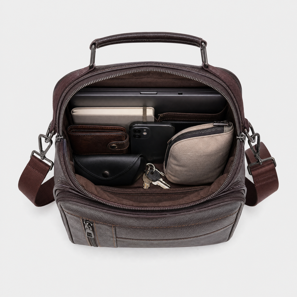 Sacoche Bandouliere Homme Cuir, coloris Cafe, sac ouvert avec effets personnels