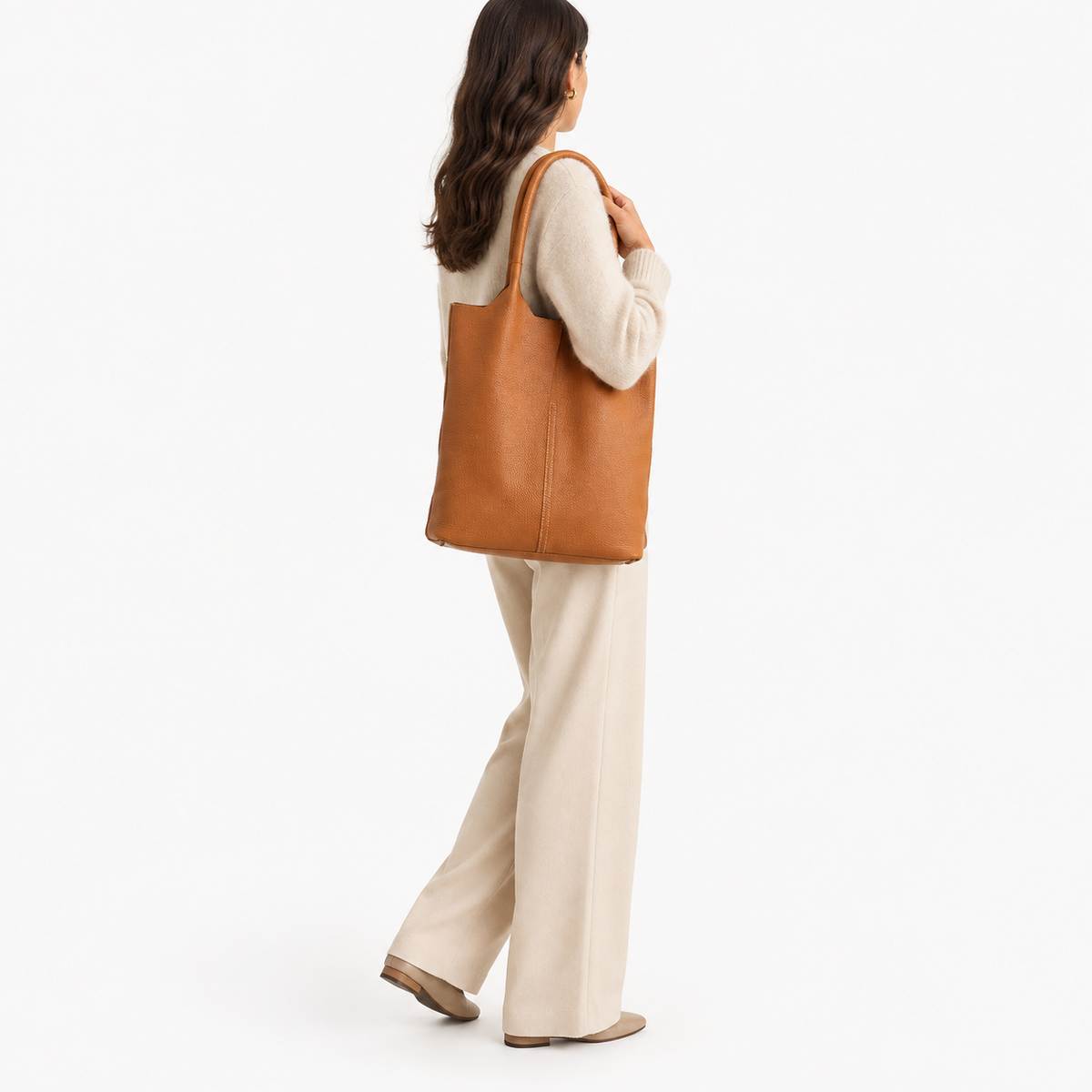 Sac Cabas Cuir Femme, coloris Marron, porté par un mannequin