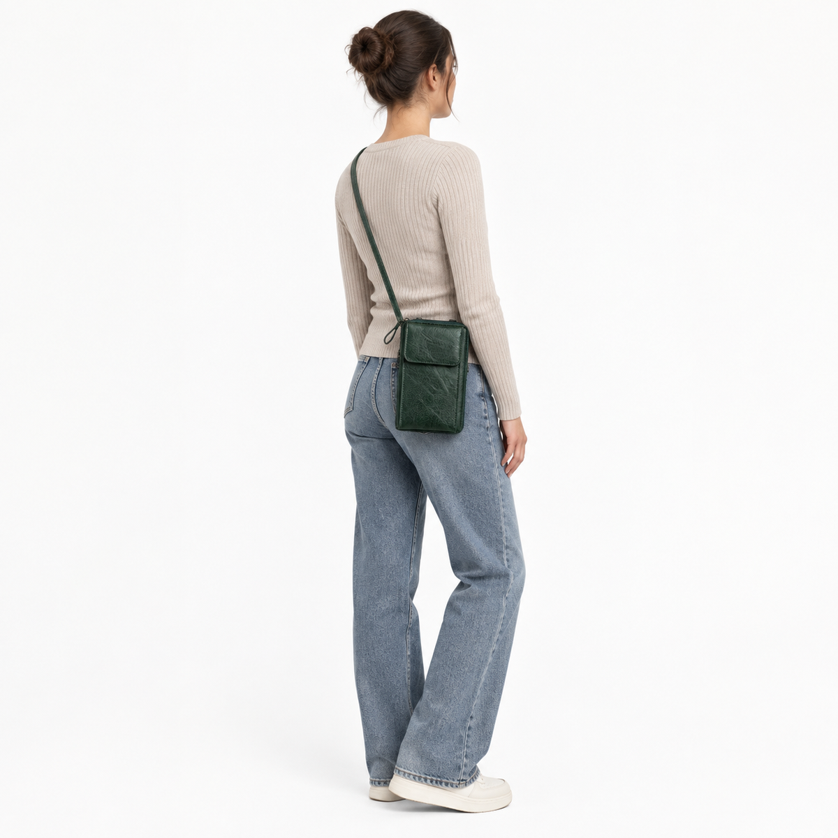 Pochette Bandoulière Téléphone, coloris Vert, porté par un mannequin