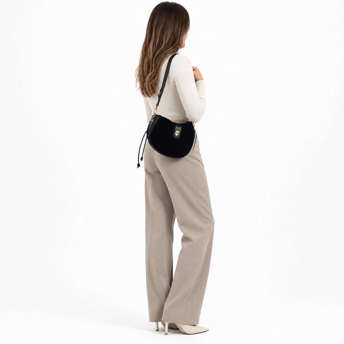 Sac Porté Épaule Femme, coloris Noir, porté par un mannequin