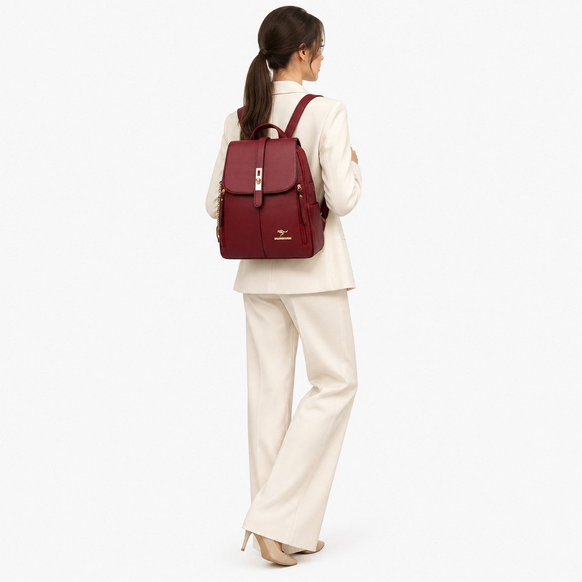 Sac à Dos Élégant Femme, coloris Bordeaux, porté par un mannequin