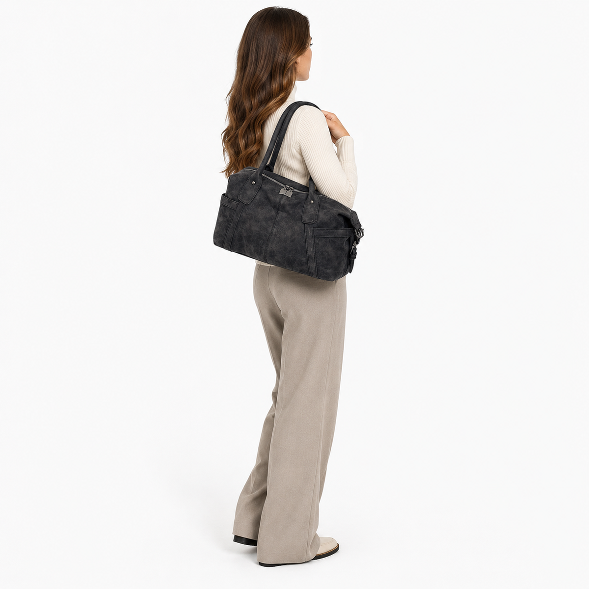 Sac Fourre Tout Femme, coloris Noir 2, porté par un mannequin