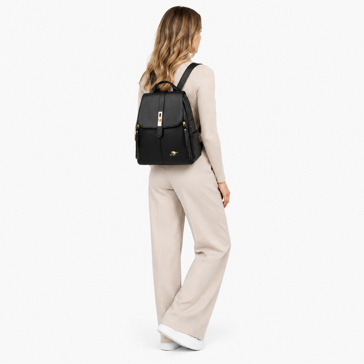 Sac à Dos Élégant Femme, coloris Noir, porté par un mannequin