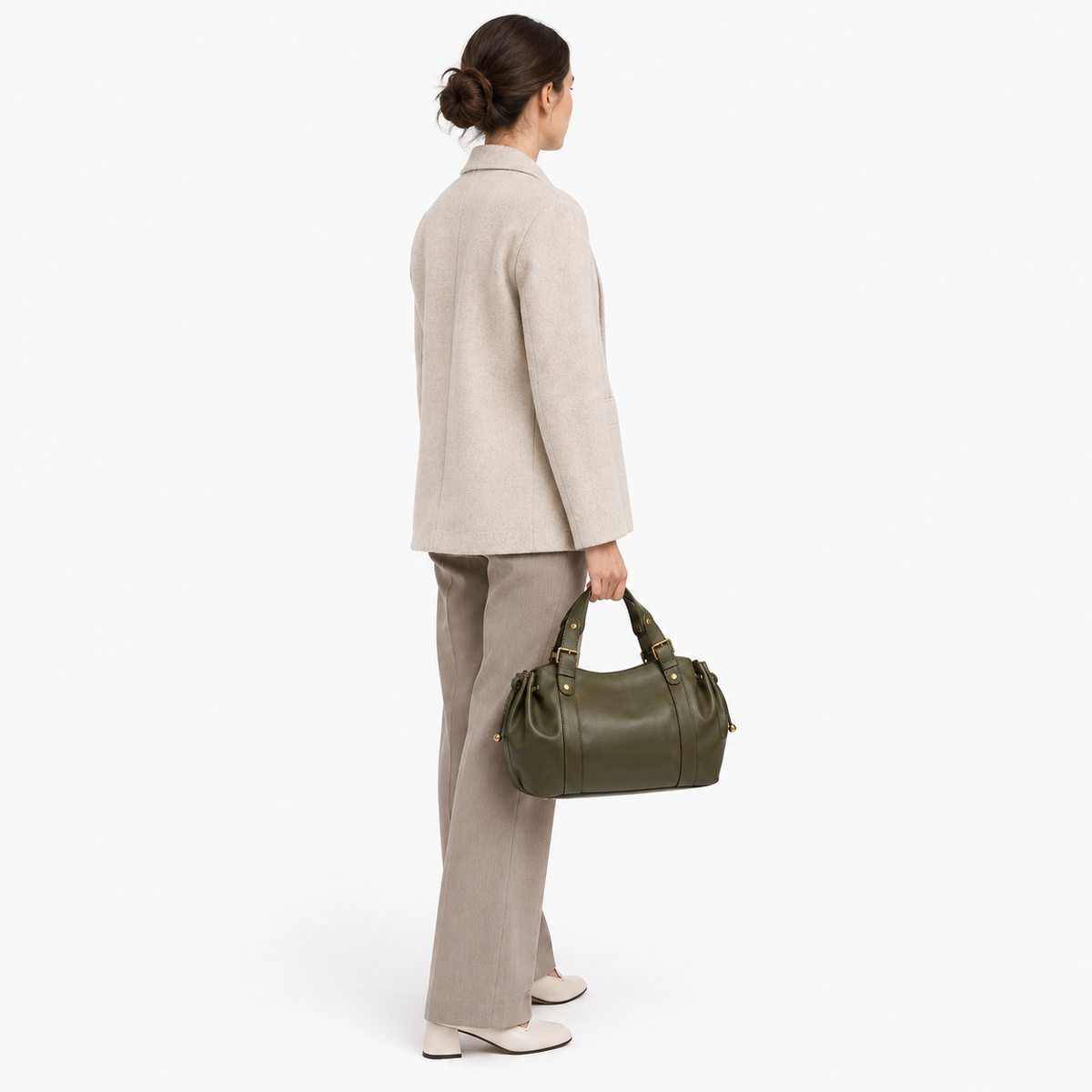 Sac Bowling Femme, coloris Kaki fonce, porté par un mannequin