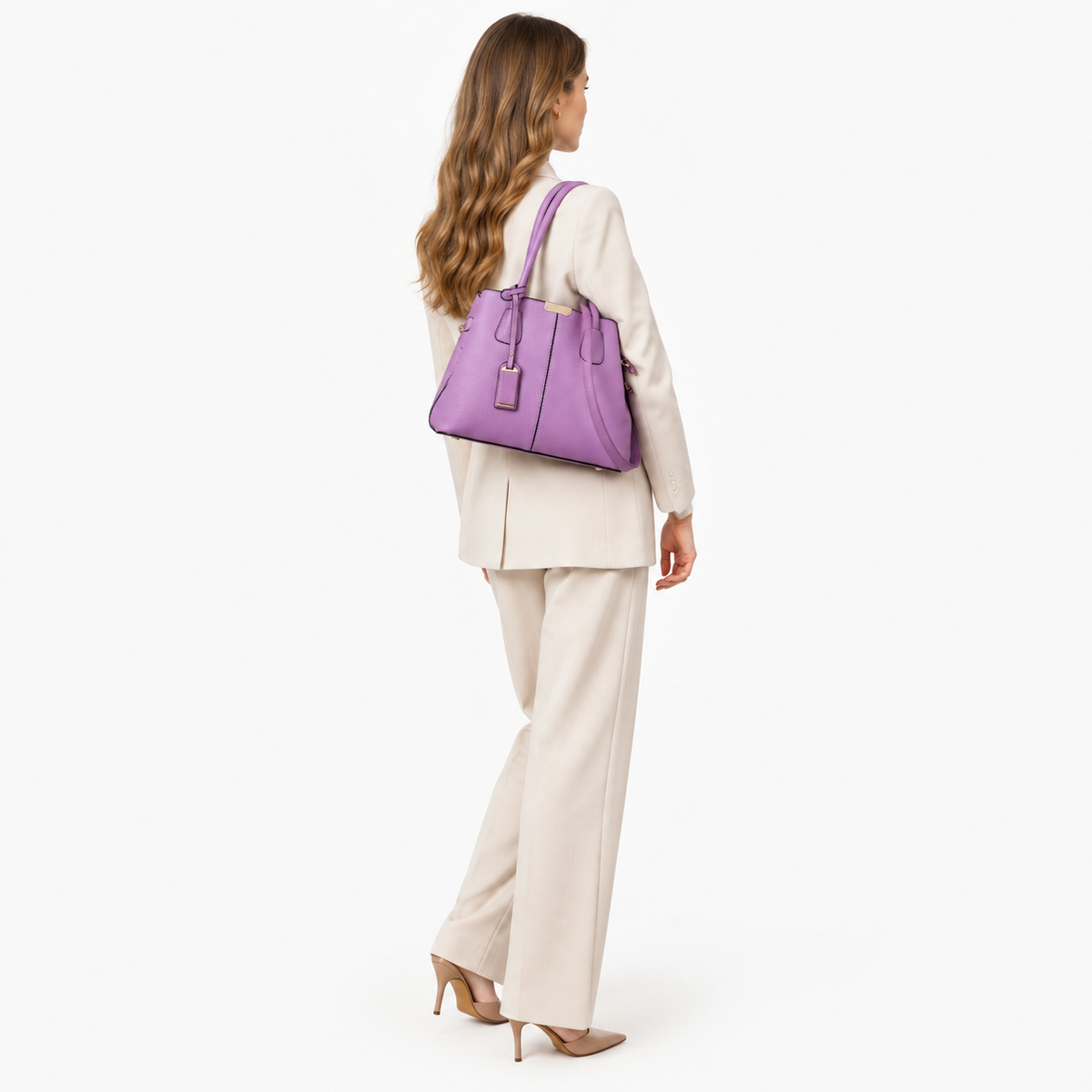 Sac à Main Femme, coloris Violet, porté par un mannequin
