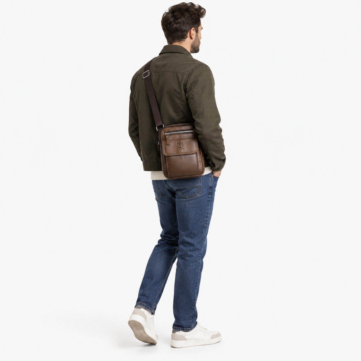 Sacoche pour Homme, coloris Marron, porté par un mannequin
