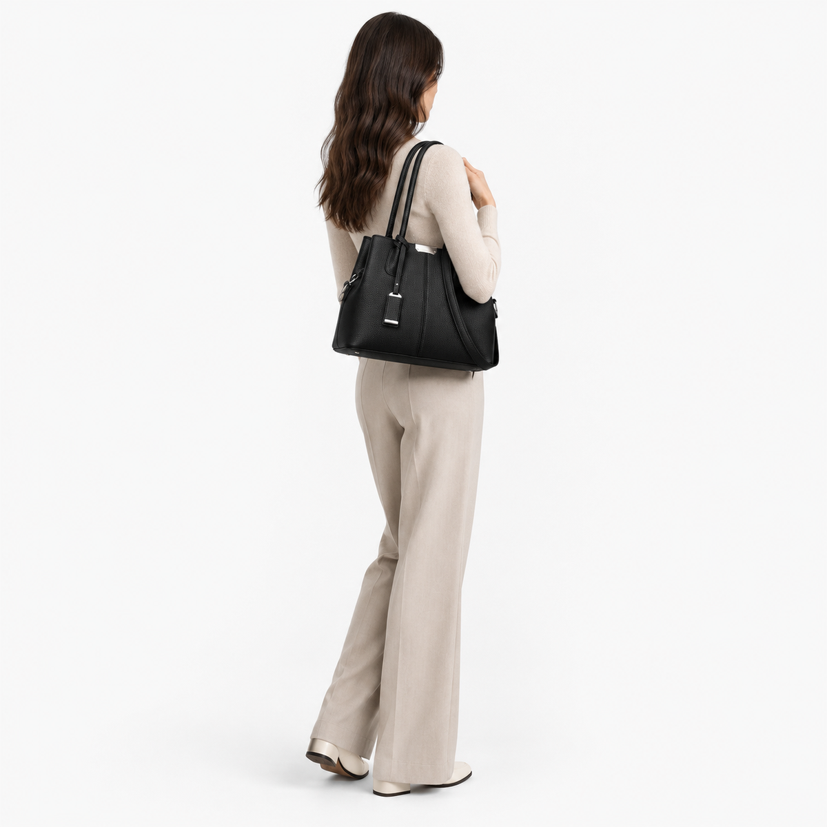 Sac à Main Femme, coloris Noir, porté par un mannequin