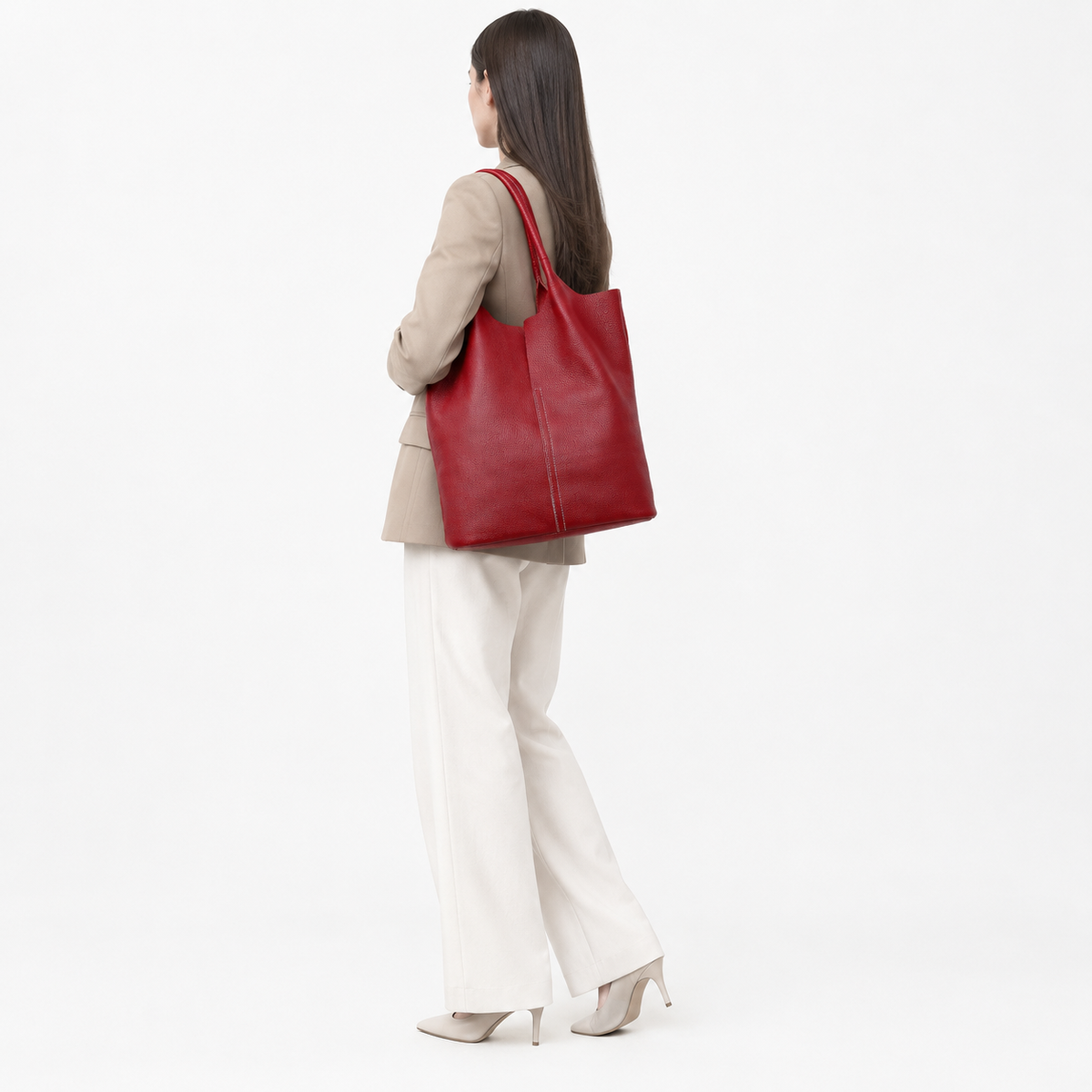 Sac Cabas Cuir Femme, coloris Bordeaux, porté par un mannequin