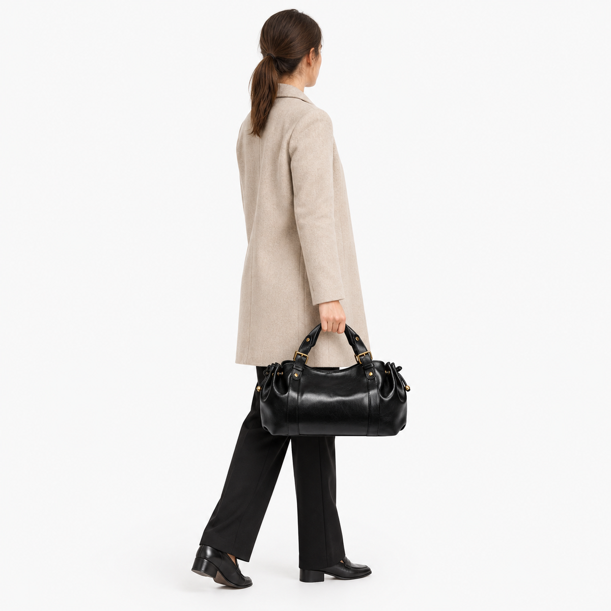 Sac Bowling Femme, coloris Noir, porté par un mannequin