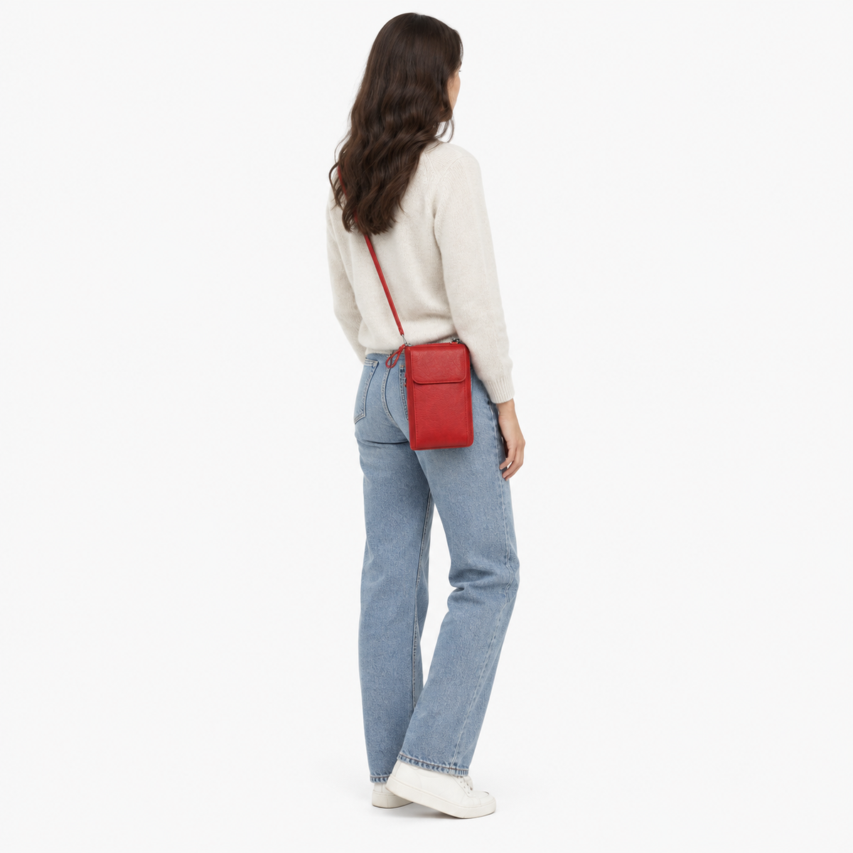 Pochette Bandoulière Téléphone, coloris Rouge, porté par un mannequin