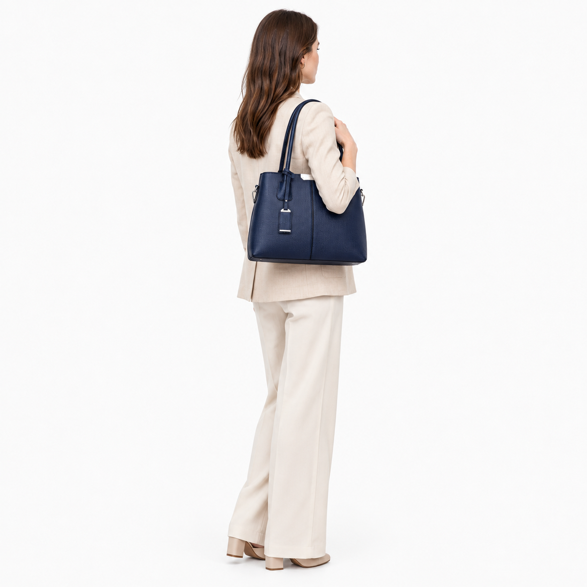 Sac à Main Femme, coloris Bleu foncé, porté par un mannequin