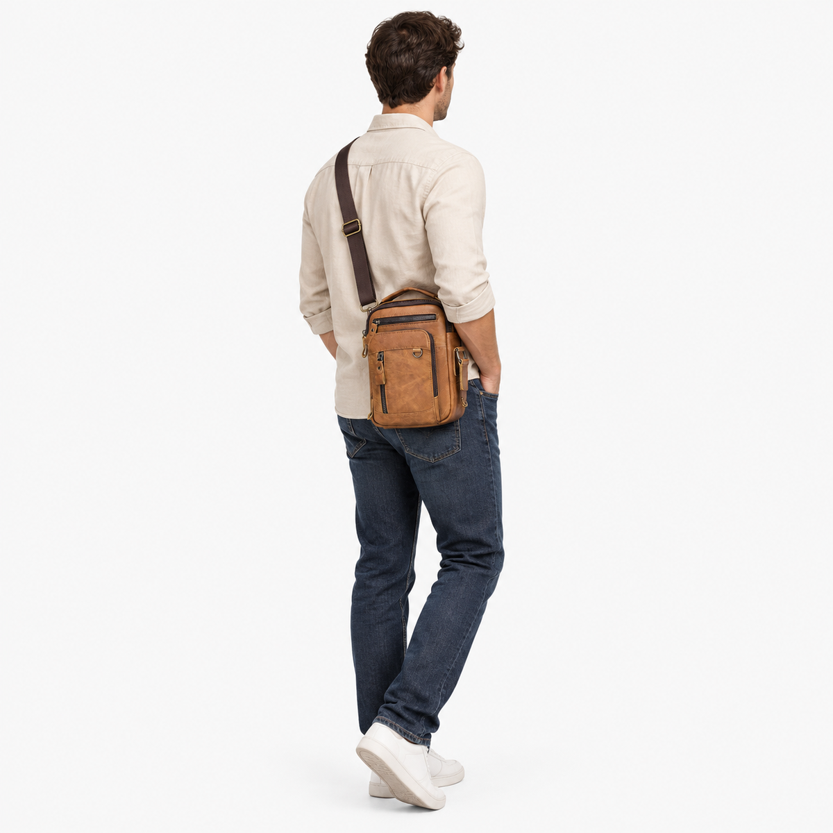 Petite Sacoche Homme, coloris Marron, porté par un mannequin