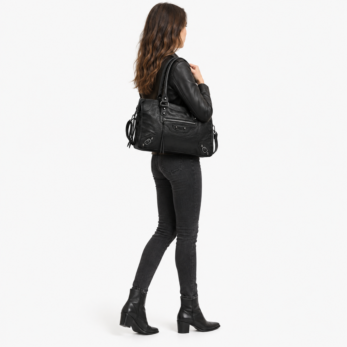 Sac à Main Noir Bandoulière, coloris Noir, porté par un mannequin