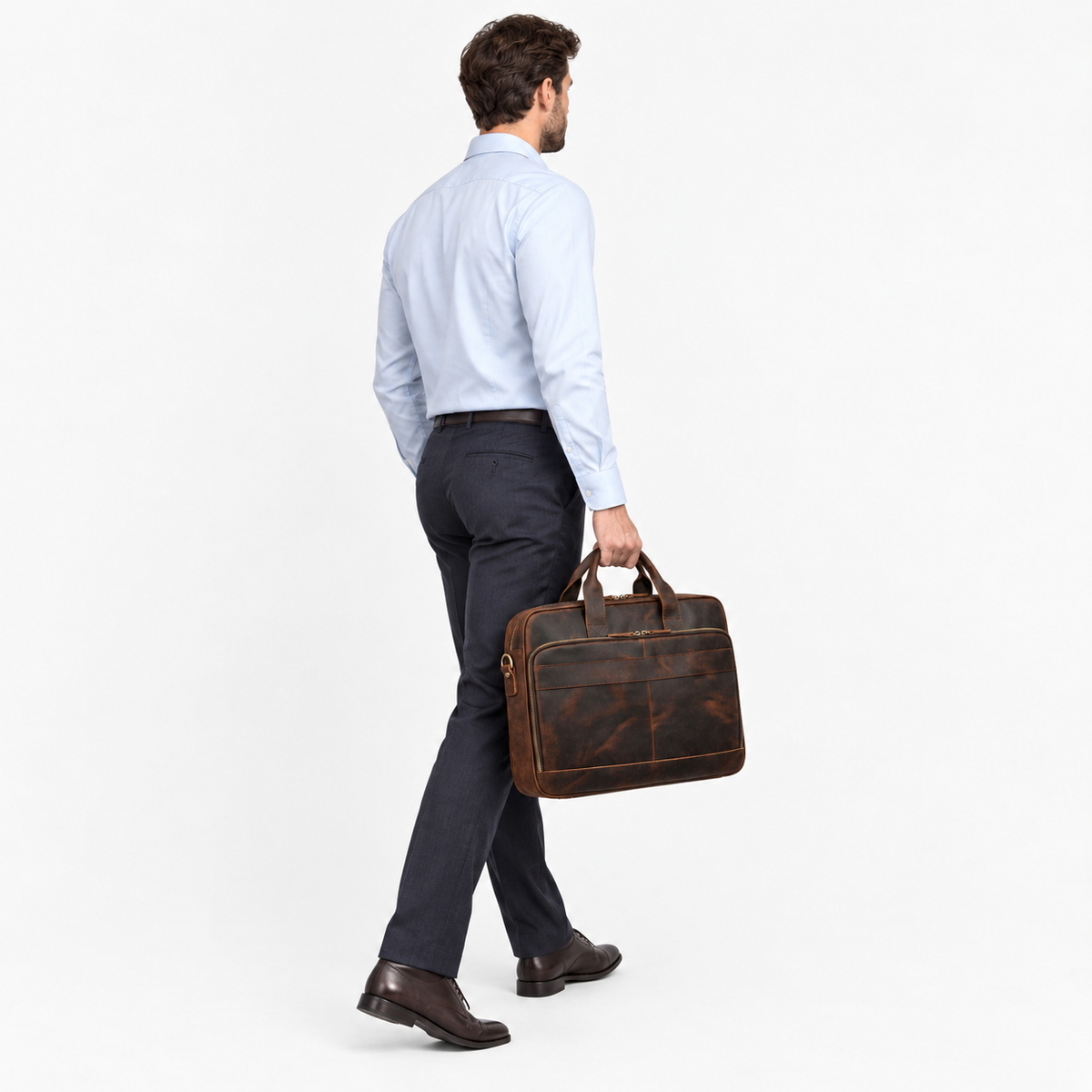 Sac pour Ordinateur Homme, coloris Marron foncé (44 cm), porté par un mannequin