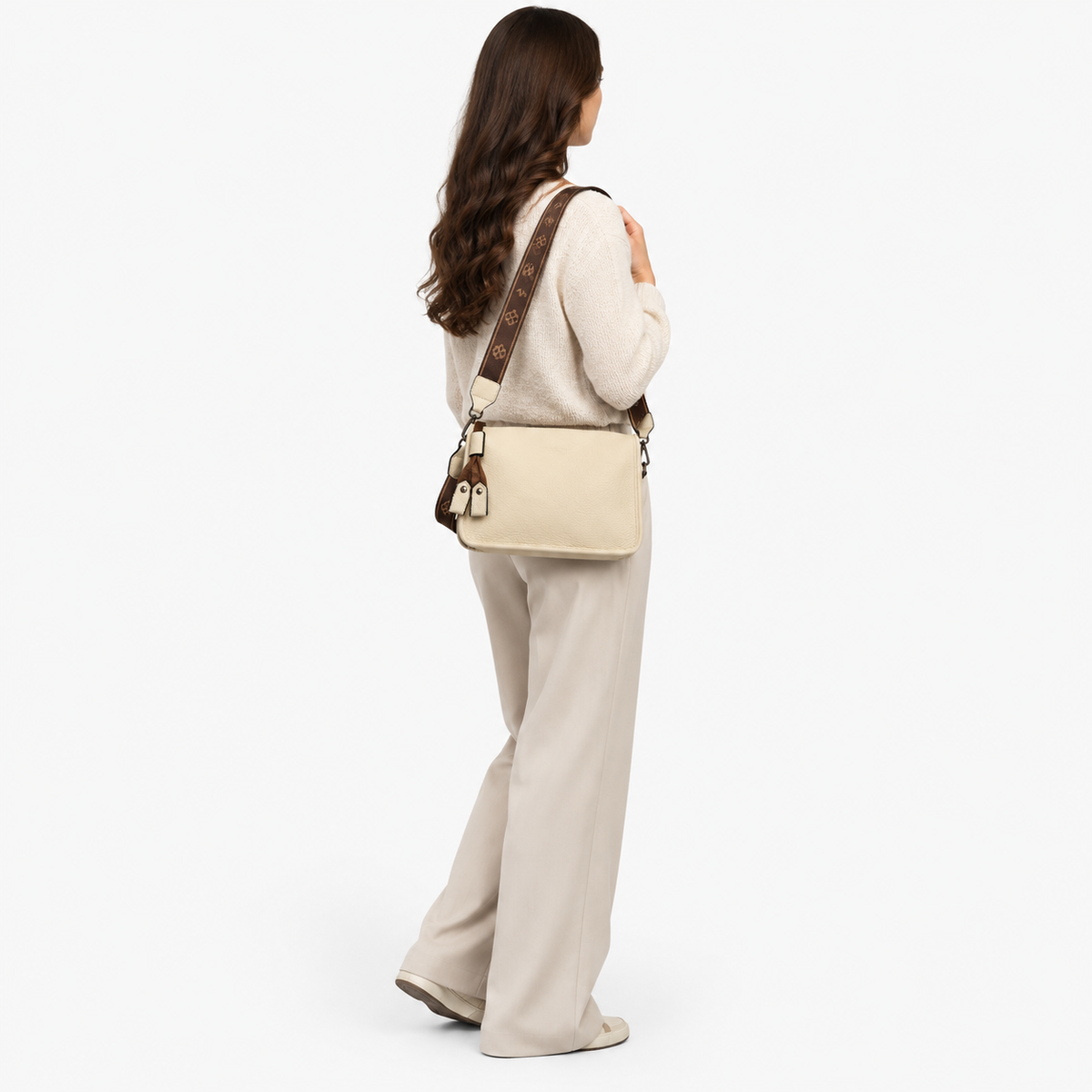 Sac Cuir Femme, coloris Beige, porté par un mannequin